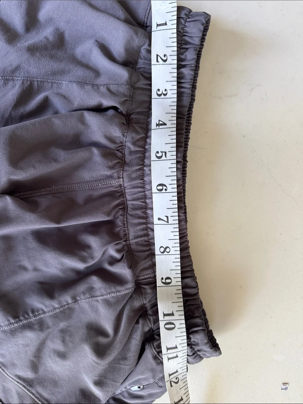 lululemon athletica Women’s Slate Gray Elastic-Waist Athletic Shorts size 4- 2.5